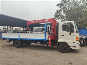 Xe tải Hino FC gắn cẩu Unic 345 3 tấn 5 đốt