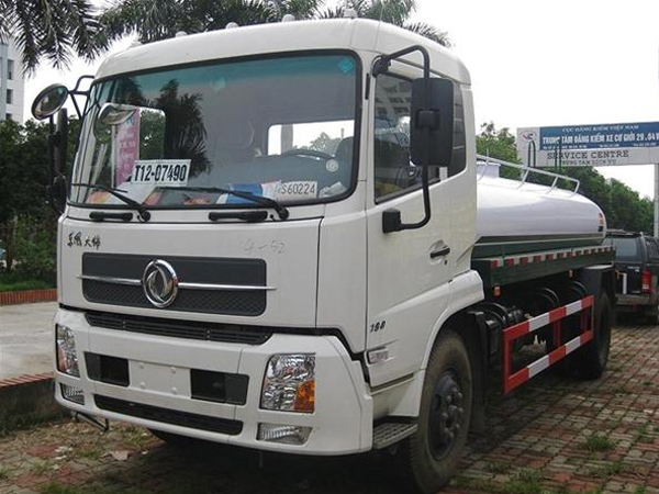 Xe phun nước rửa đường 9 khối(m3)