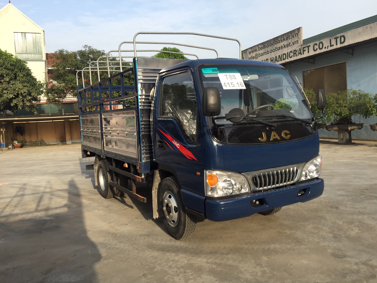 Xe Tải thùng JAC 2,4 tấn