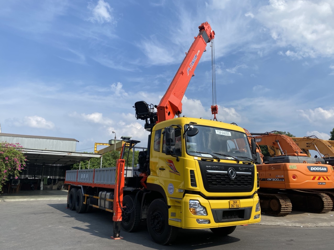 XE TẢI 4 CHÂN DONGFENG GẮN CẨU KANGLIM 15 TẤN