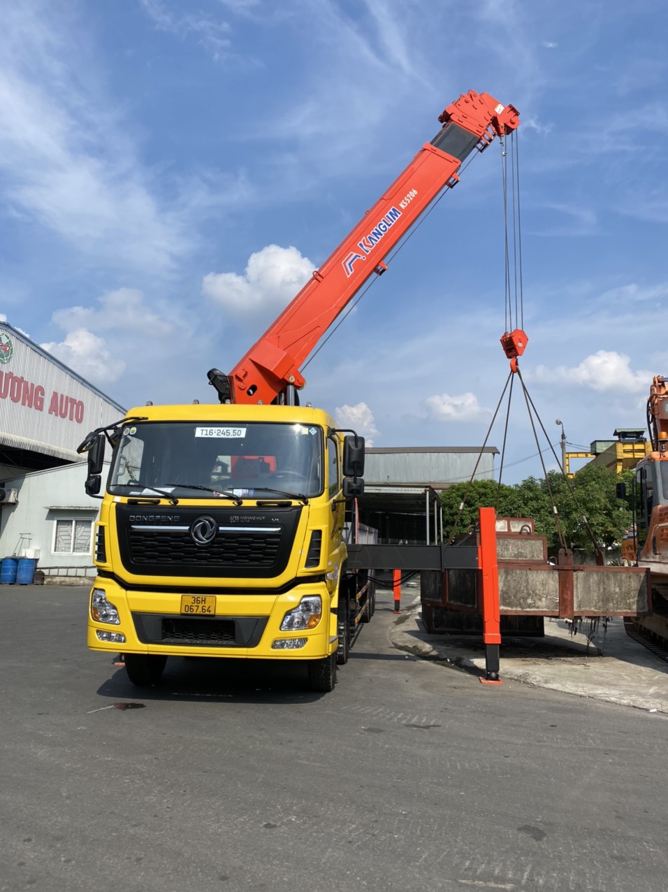 XE TẢI 4 CHÂN DONGFENG GẮN CẨU KANGLIM 15 TẤN