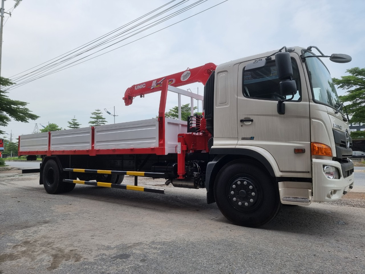 XE TẢI HINO 2 CHÂN GẮN CẨU UINC 3 TẤN 4 ĐỐT