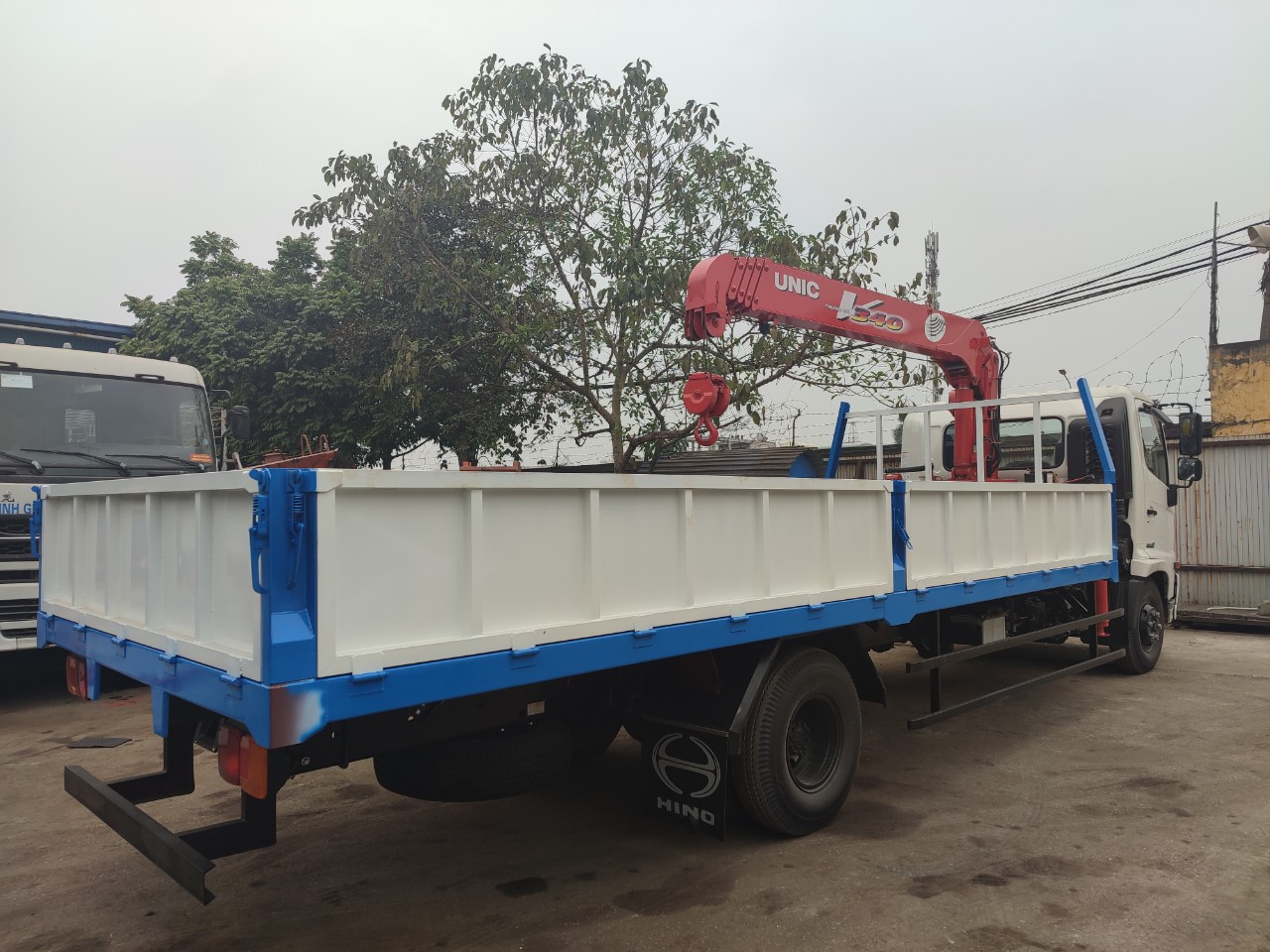 Xe tải Hino FC gắn cẩu Unic 345 3 tấn 5 đốt