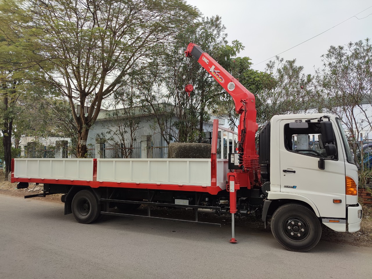 Xe tải Hino FC gắn cẩu Unic 345 3 tấn 5 đốt