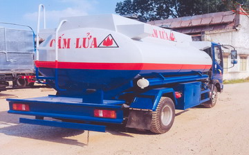 Xe téc chở xăng dầu 7 khối HOWO