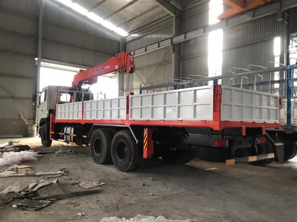Xe tải 3 chân Dongfeng gắn cẩu Kanglim 8 tấn 6 đốt