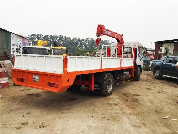 Xe tải Dongfeng Trường Giang 8 tấn gắn cẩu 5 tấn 5 đốt