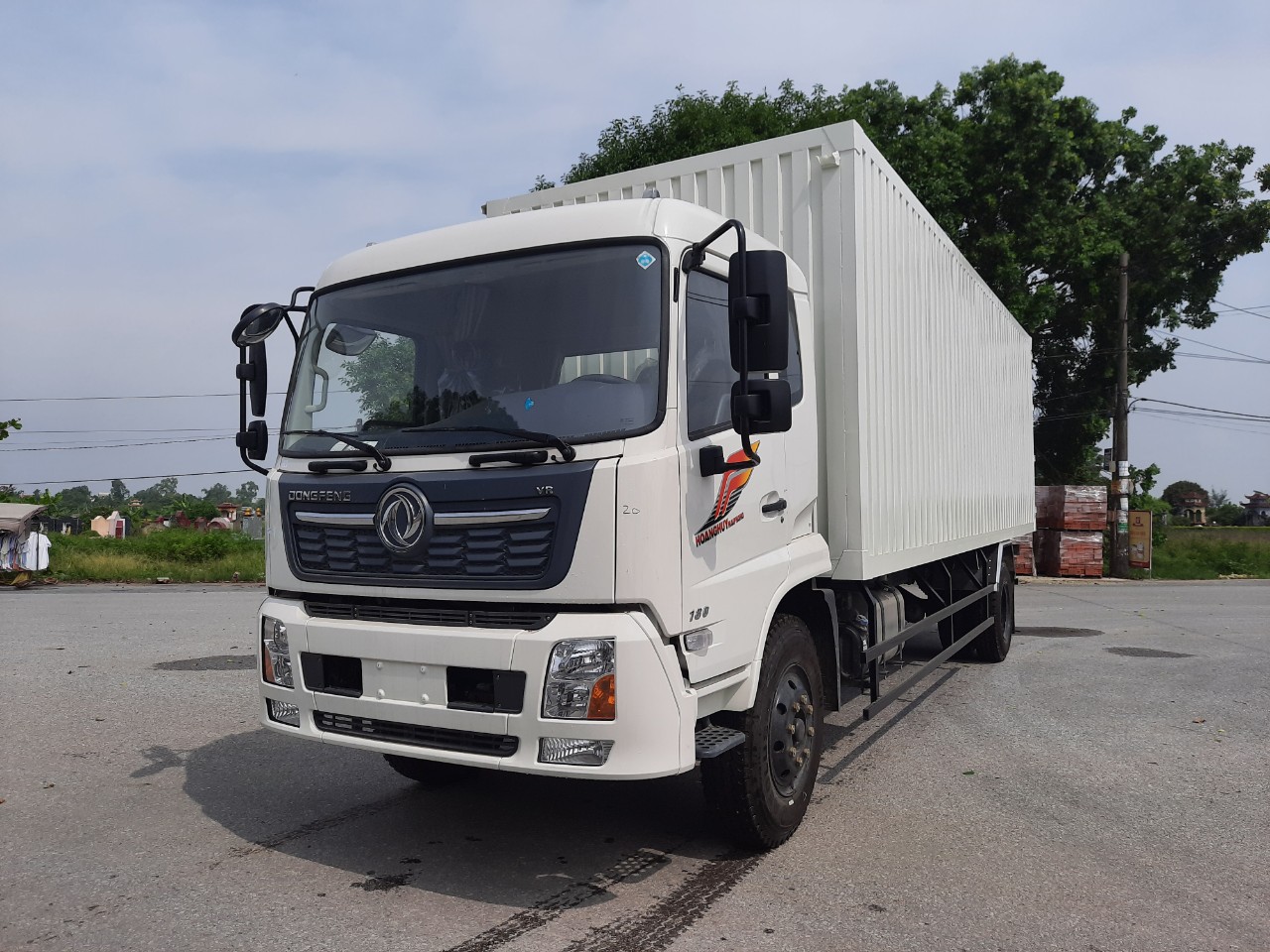 Xe tải thùng kín Container 7,8 mét Dongfeng Hoàng Huy