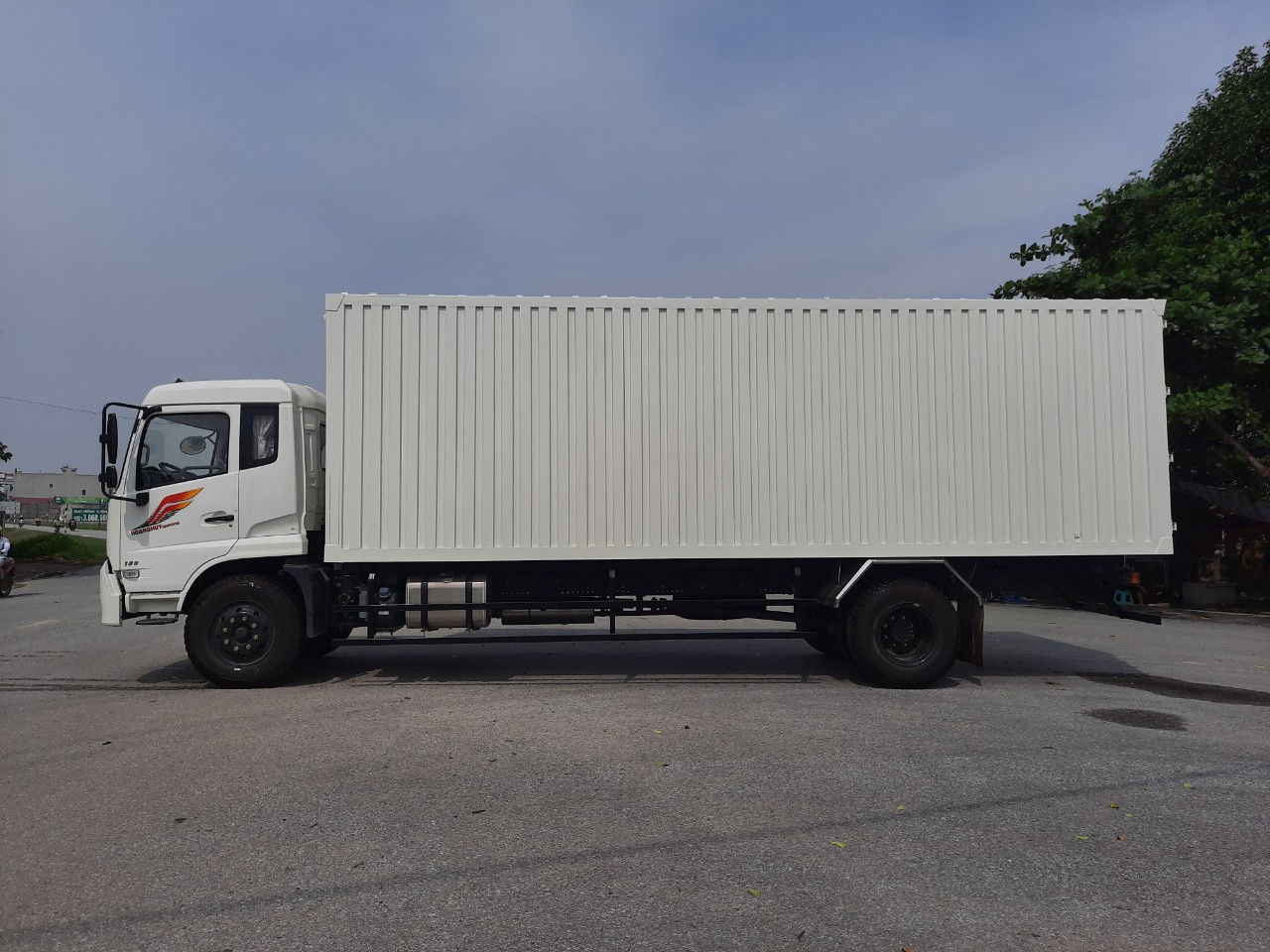 Xe tải thùng kín Container 7,8 mét Dongfeng Hoàng Huy