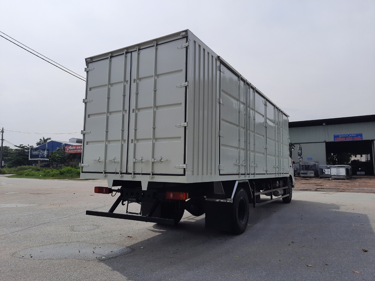 Xe tải thùng kín Container 7,8 mét Dongfeng Hoàng Huy