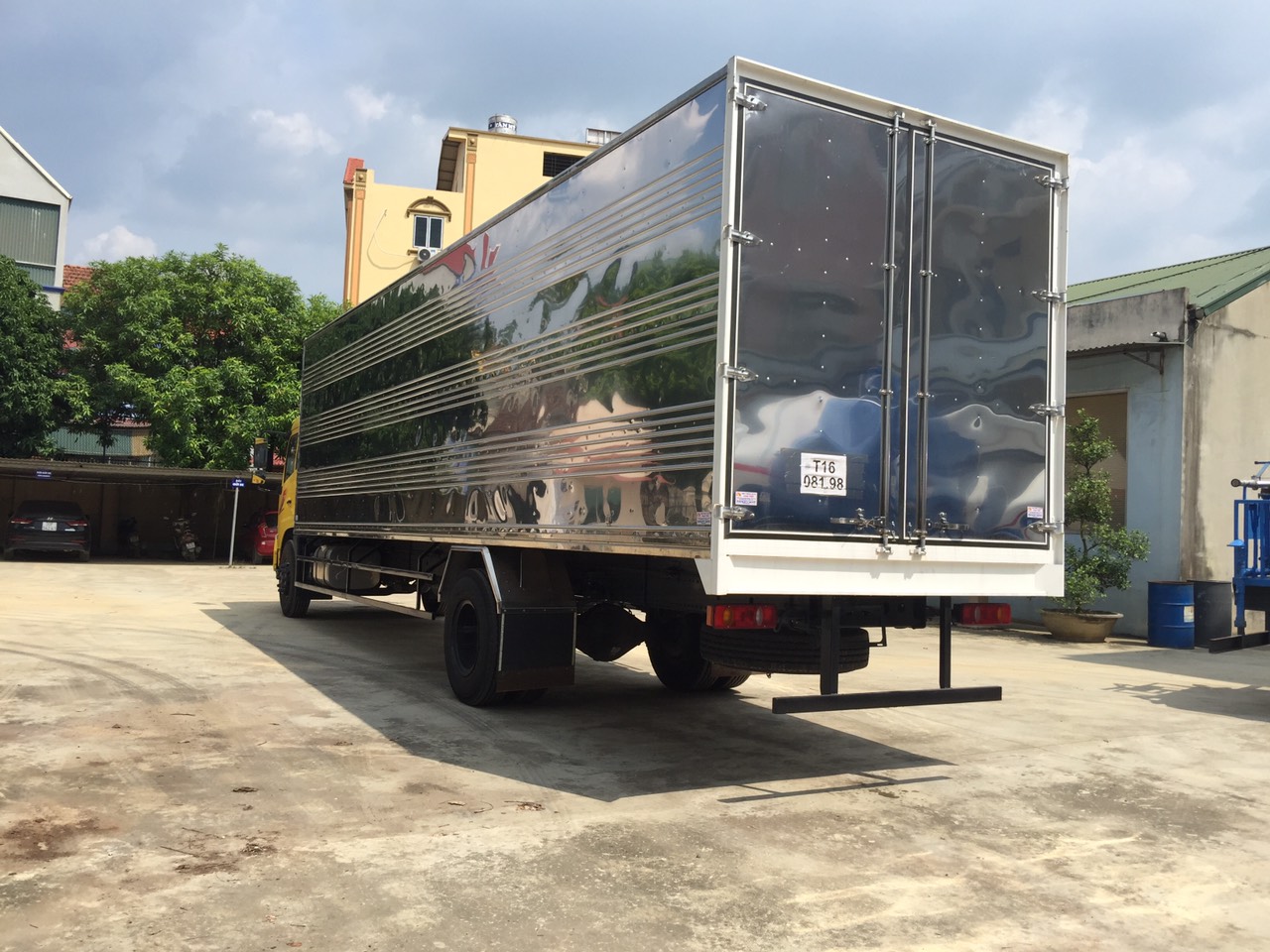 XE TẢI DONGFENG HOÀNG HUY THÙNG KÍN 9,7 MÉT