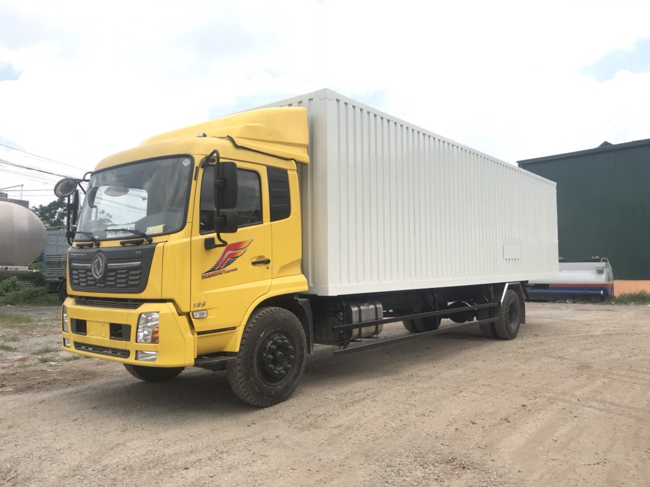 Xe thùng kín kiểu Container 9,7 mét  Dongfeng Hoàng Huy