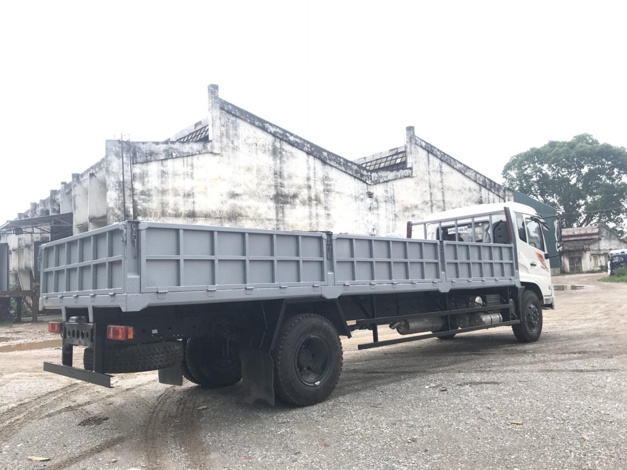 Xe tải thùng lửng 9 tấn 7,5 mét Dongfeng Hoàng Huy