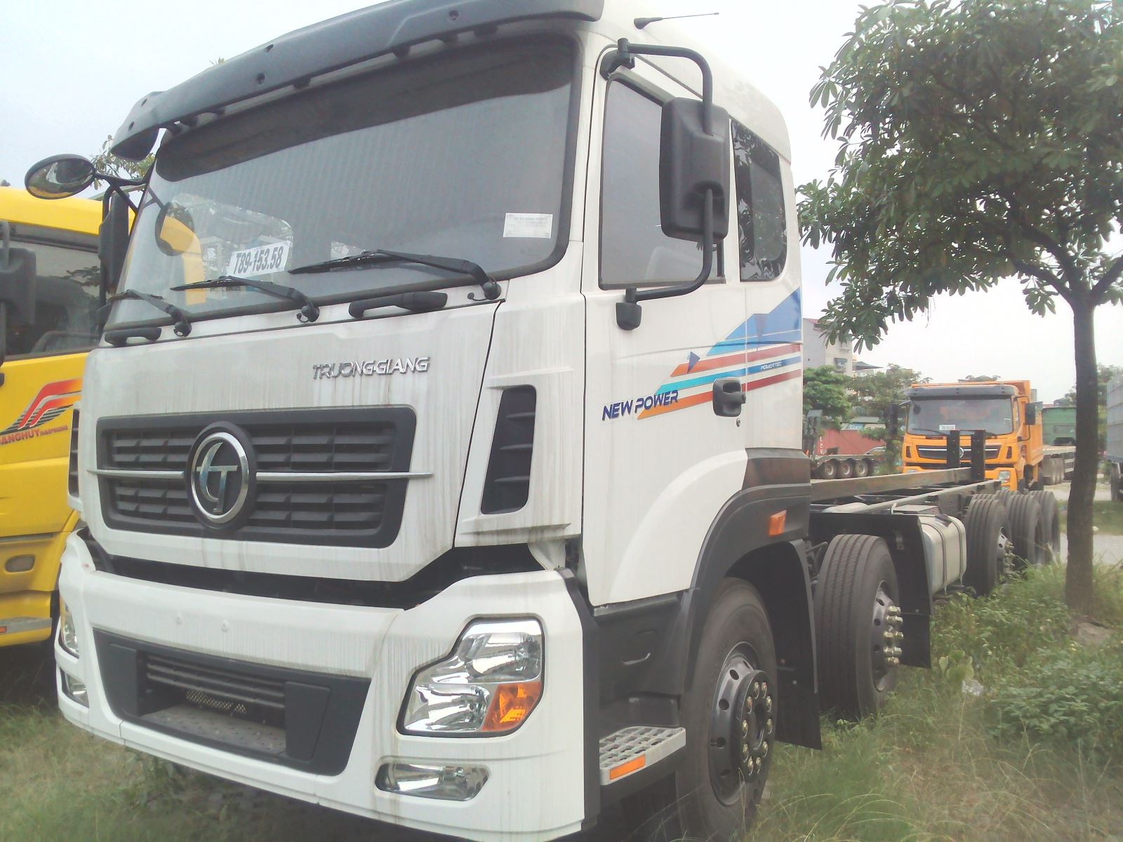 Xe-tai-thung-5-chan-Dongfeng-Truong-Giang-tai-trong-22-tan