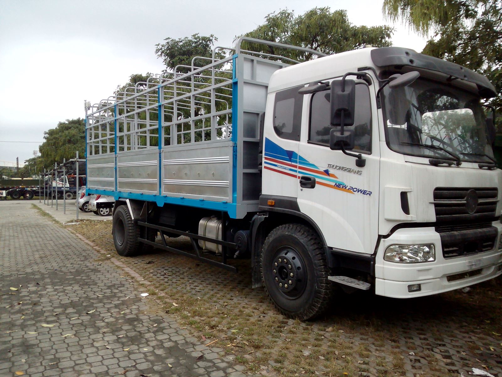 Xe-tai-thung-Dongfeng-Truong-Giang-7-tan-4
