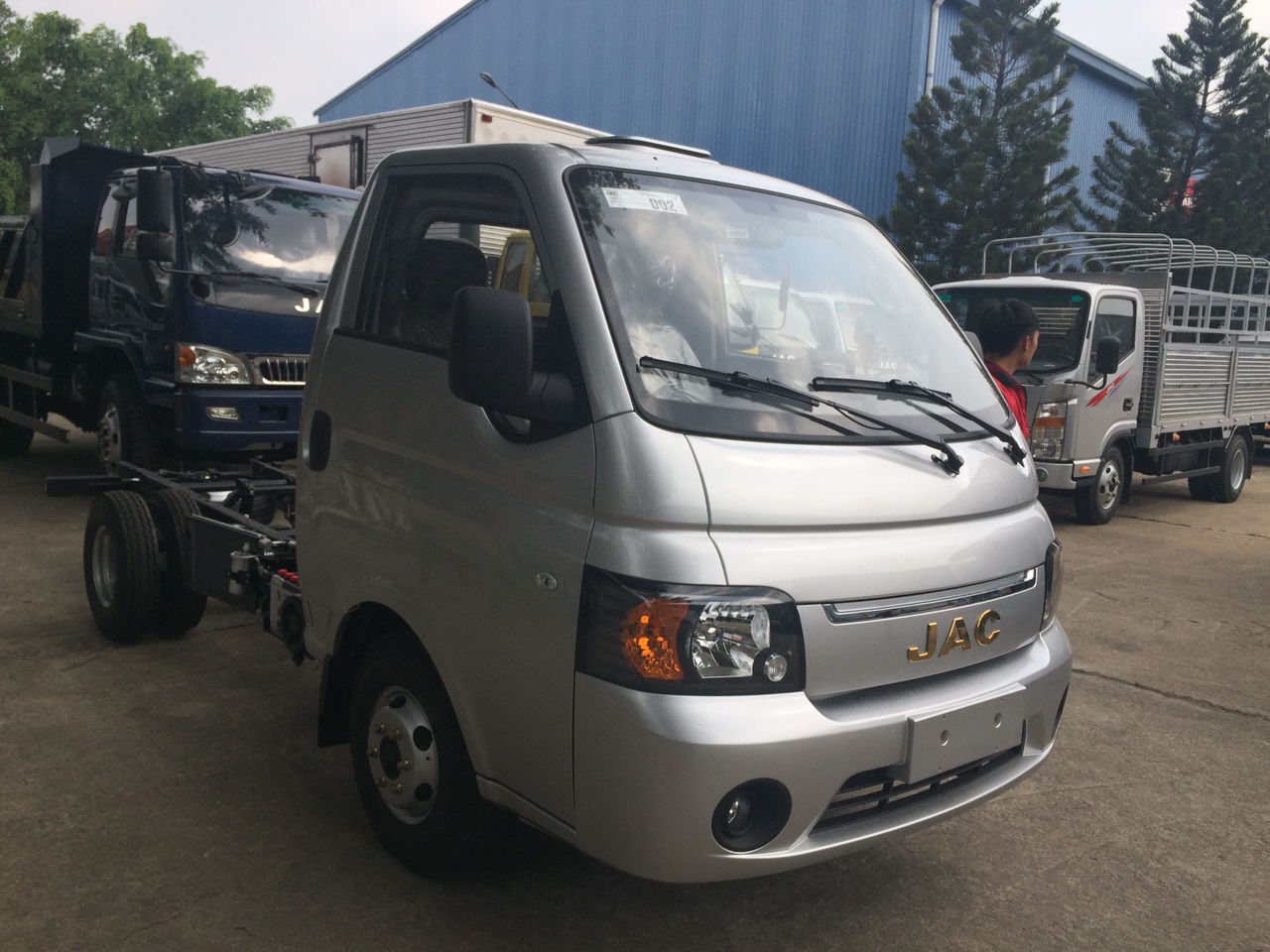 Xe tải Jac X99 990 Kg, động cơ xăng, tiêu chuẩn khí thải euro 4