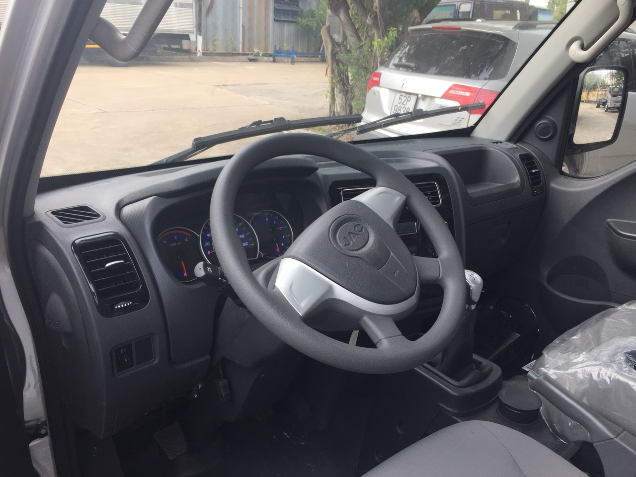 Xe tải Jac X99 990 Kg, động cơ xăng, tiêu chuẩn khí thải euro 4