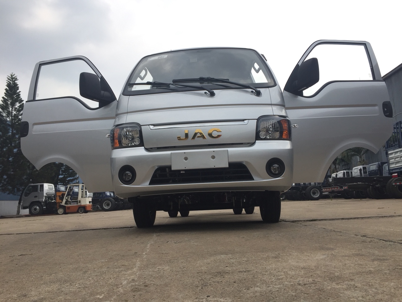 Xe tải Jac X99 990 Kg, động cơ xăng, tiêu chuẩn khí thải euro 4